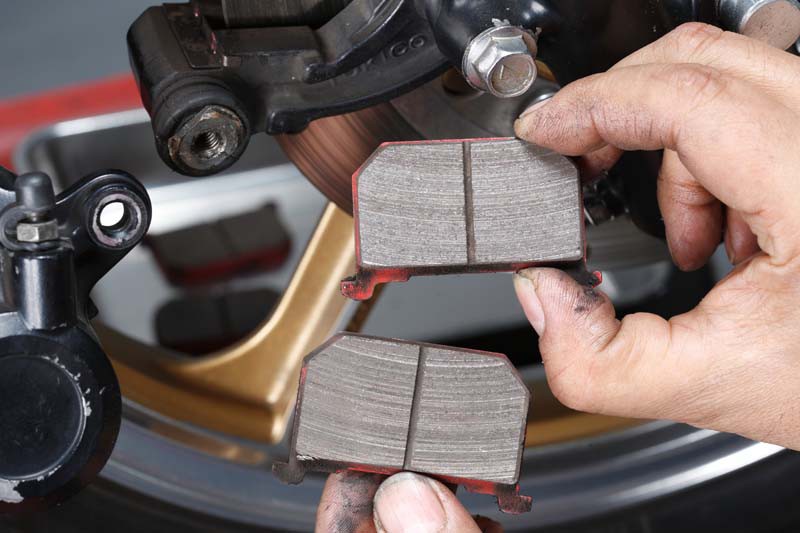 自己动手快速换刹车片的小技巧,怎样自己动手换刹车油