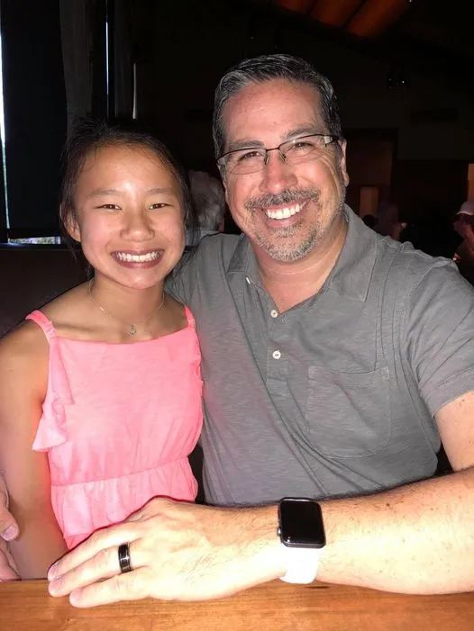 田纳西上千人送行,美国小镇千人送别湖北女孩