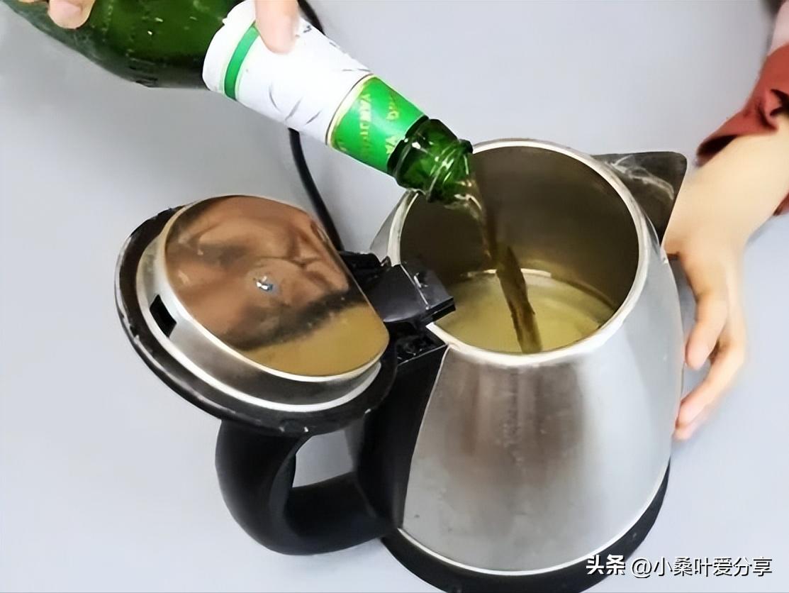 今天才知道，白酒滴在手机上厉害了，一年省下不少钱，方法真棒