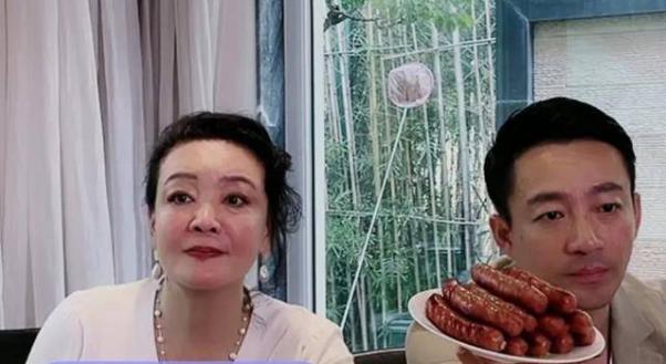 新人到巨星，蔡徐坤用了3年，从顶流到塌房，却只花了1天