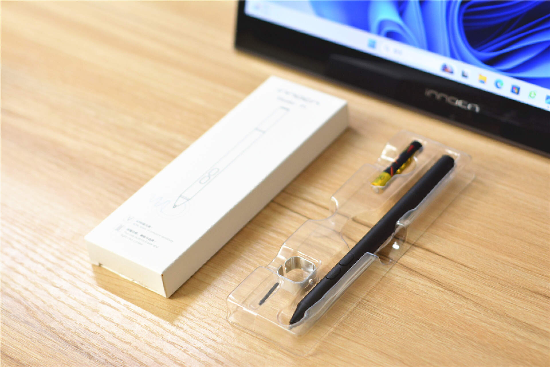 目前市面上最好的oled显示器,目前oled最好的显示器