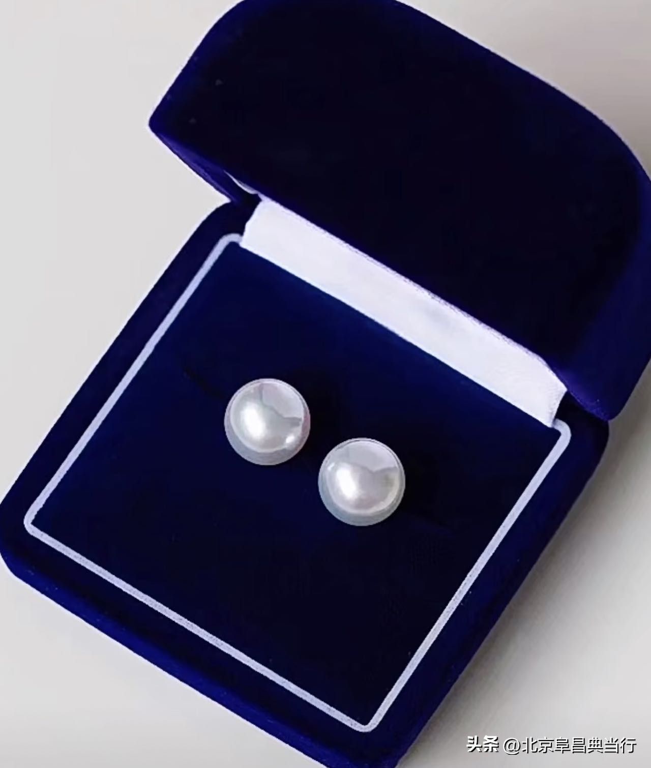 珍珠耳钉搭配什么衣服好看,珍珠耳钉一大一小根怎么戴