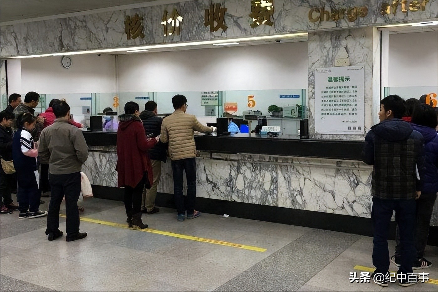 小女孩得了白血病因为穷放弃治疗,13岁女孩患白血病求妈妈放弃治疗