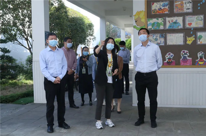 德阳市副市长向赟率队调研全市基础教育发展情况