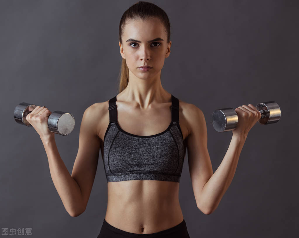 哑铃是公认的健身神器,健身基础器材哑铃
