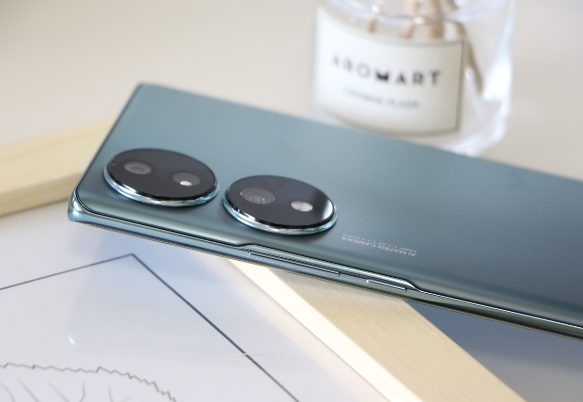 荣耀70评测：颜值才华兼备，旗舰IMX800要你好看，五星好“屏”