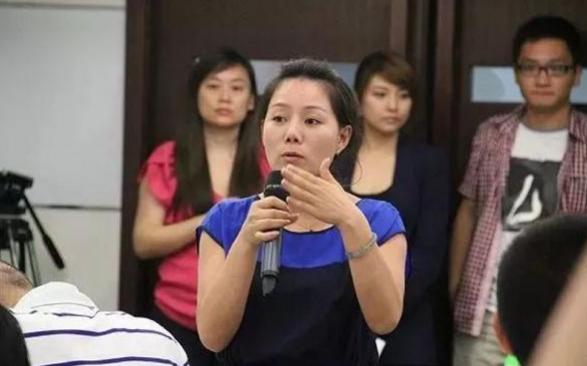 一个女孩从服务员到月入2万,从一个服务员到现在身价百万的她