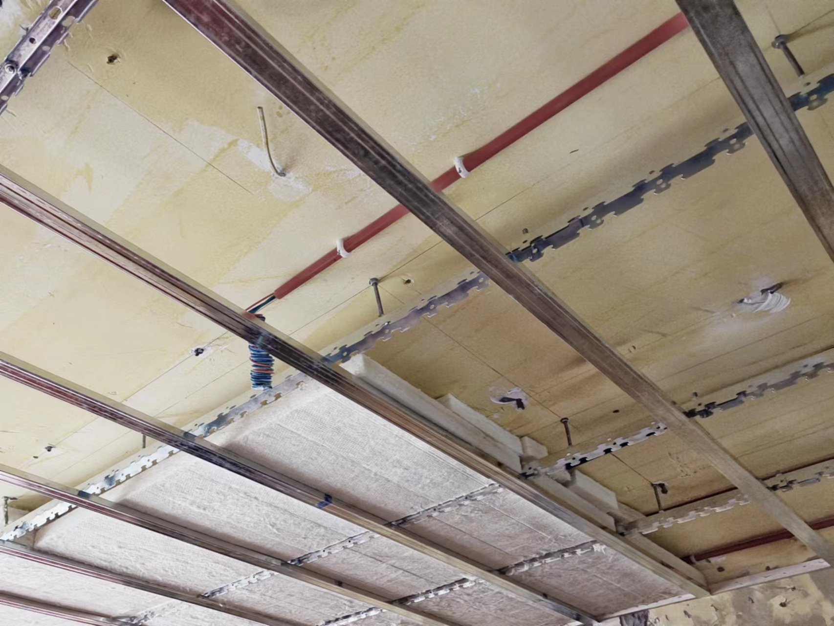 楼上噪音有什么隔音材料,楼上邻居家噪音扰民如何处理