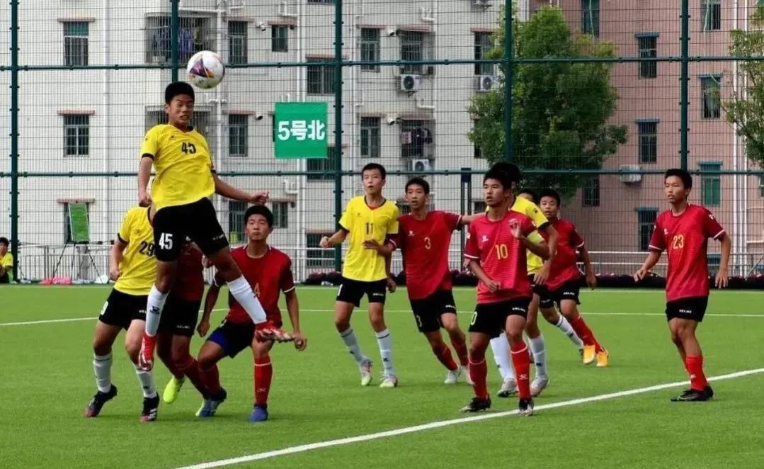 泱泱大国没有踢球的孩子,中国到底有没有会踢球的