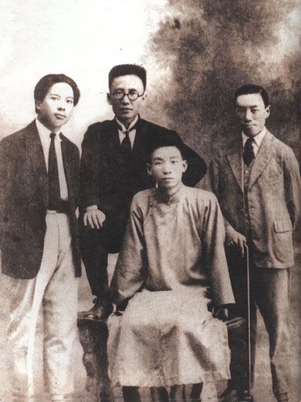 王映霞：嫁才子郁达夫却出轨戴笠，二婚嫁老实人，晚年因前夫蒙难