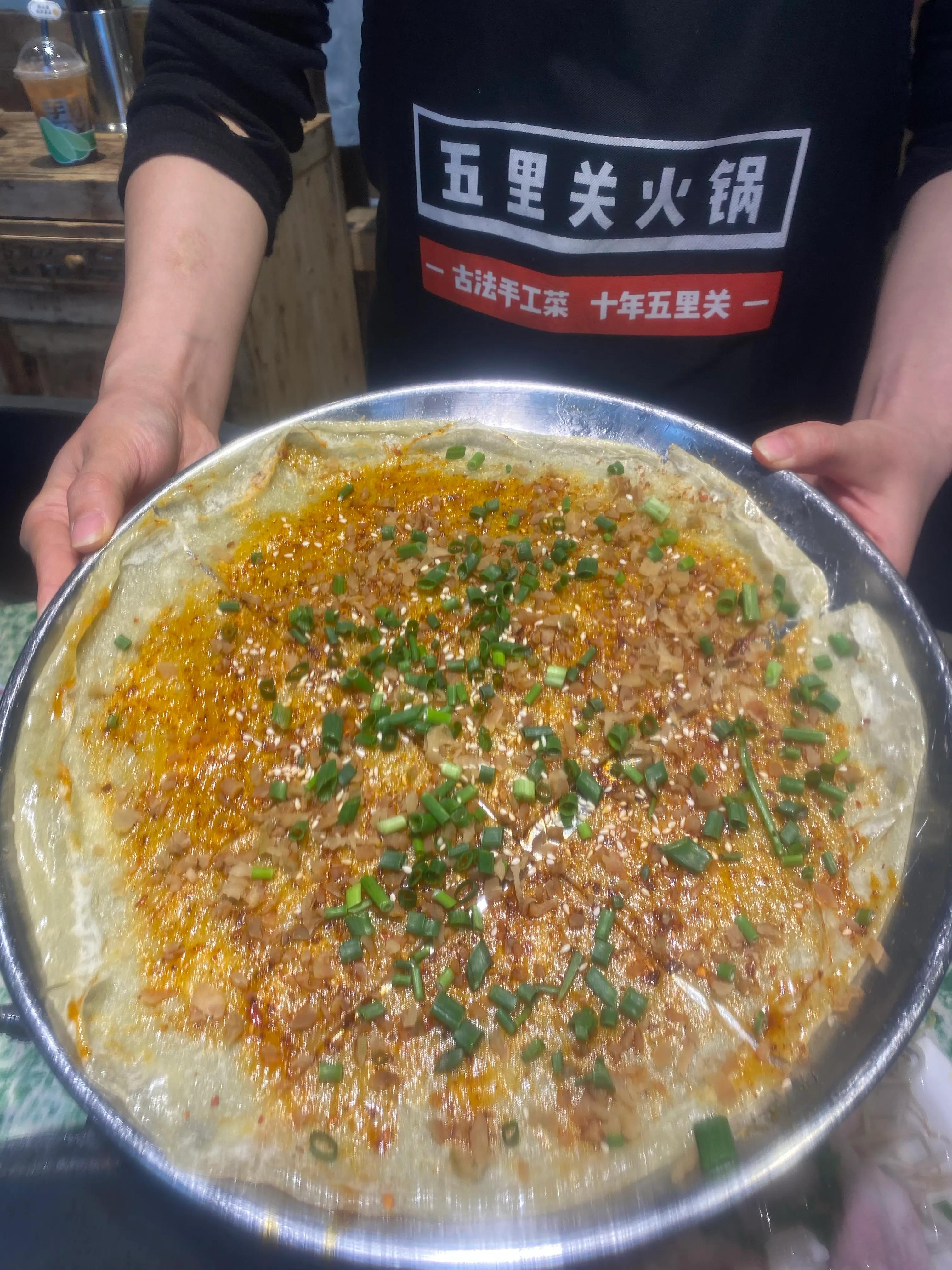 成都这家火锅店充满情怀适合闲聊,成都这家壕得不讲道理的自助火锅