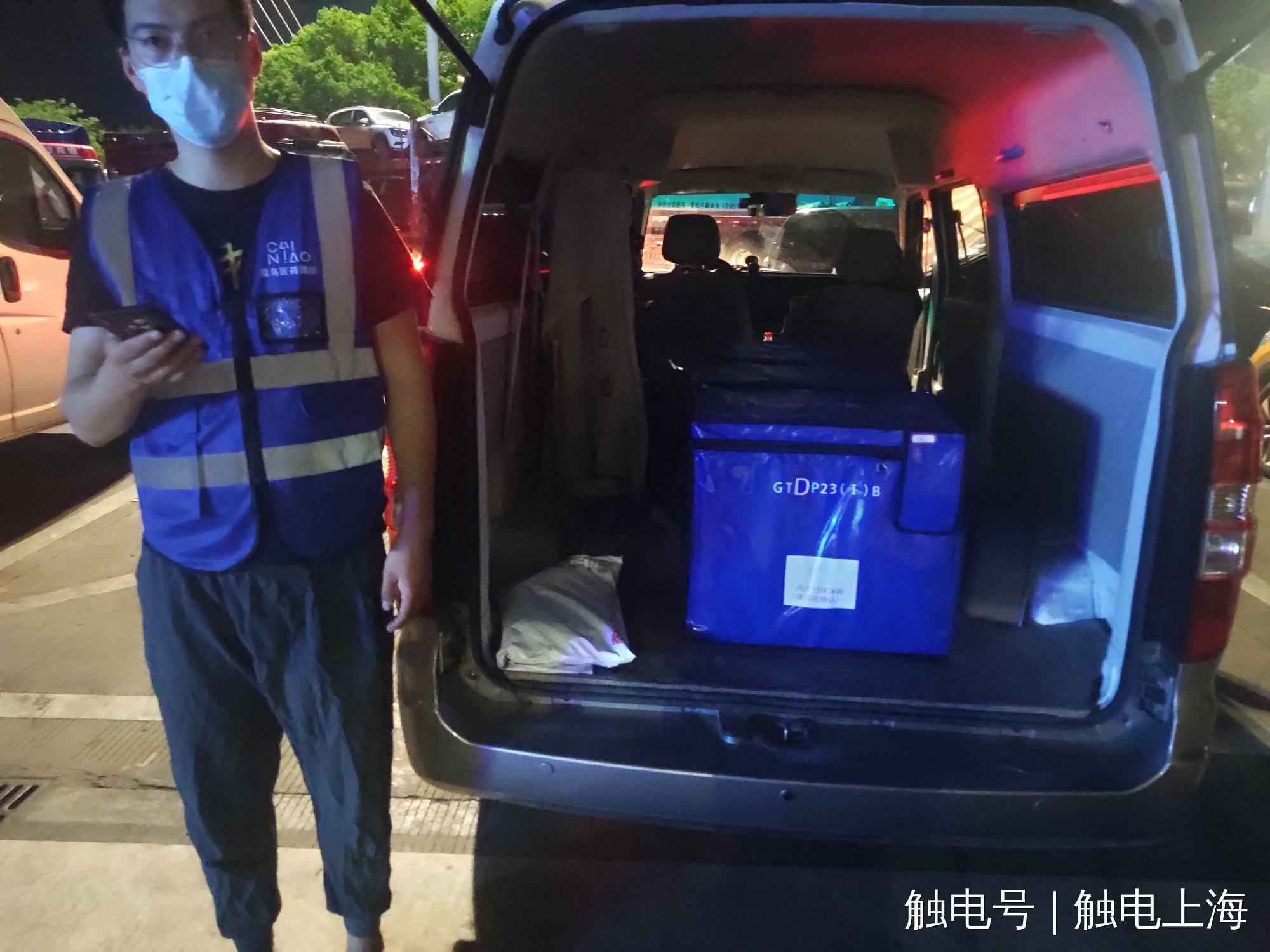 43小时跨越3600多公里,跨越2300多公里的接力救治