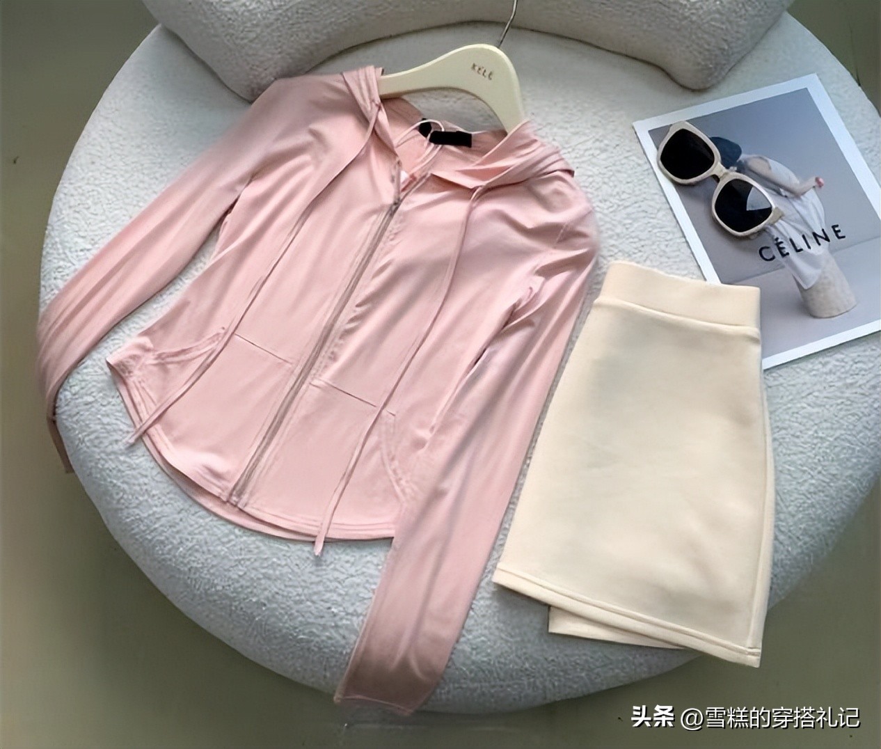 蓝色防晒衫搭配蓝色牛仔短裙,牛仔半身短裙蓝色防晒衫