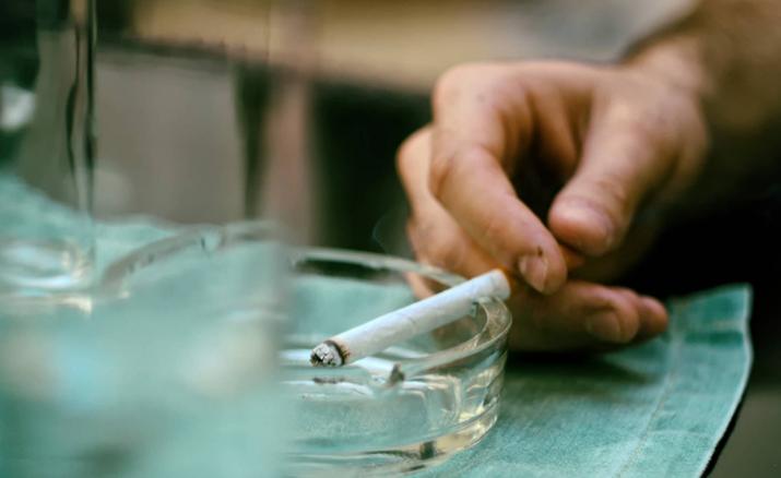 拿了烟草证每个月能拿多少工资,拿下烟草证一年躺赚34万