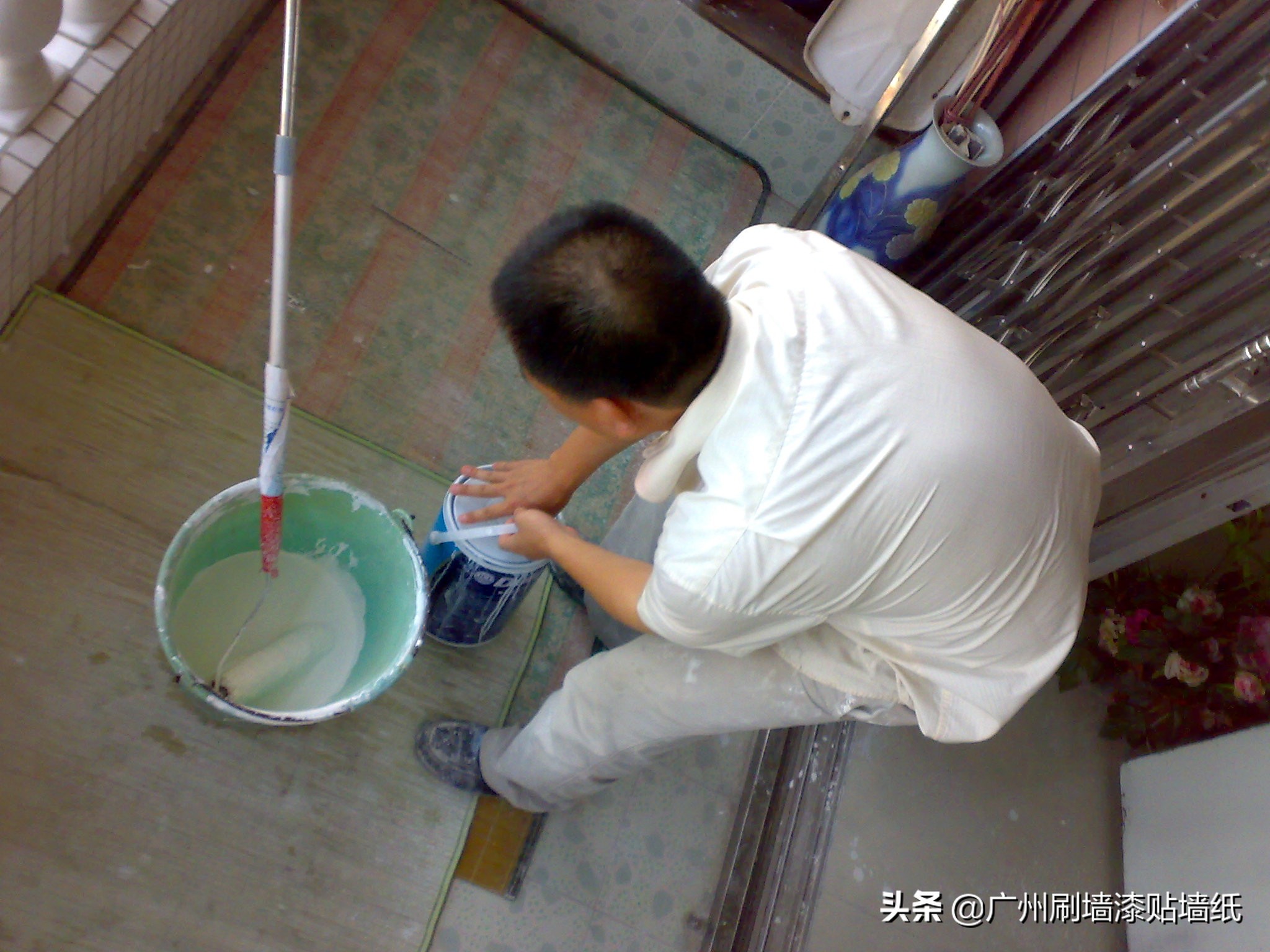 刚刷三年的墙面需要怎么翻新,翻新墙面自己刷漆的方法和技巧