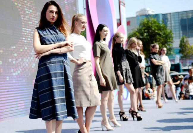 大部分模特一个月的真实收入揭秘,国外模特一个月能挣多少钱