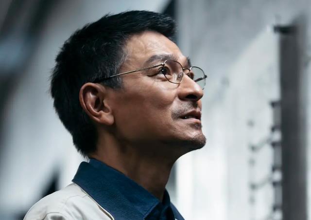 外国人听流浪地球2周深主题曲,流浪地球2歌曲周深