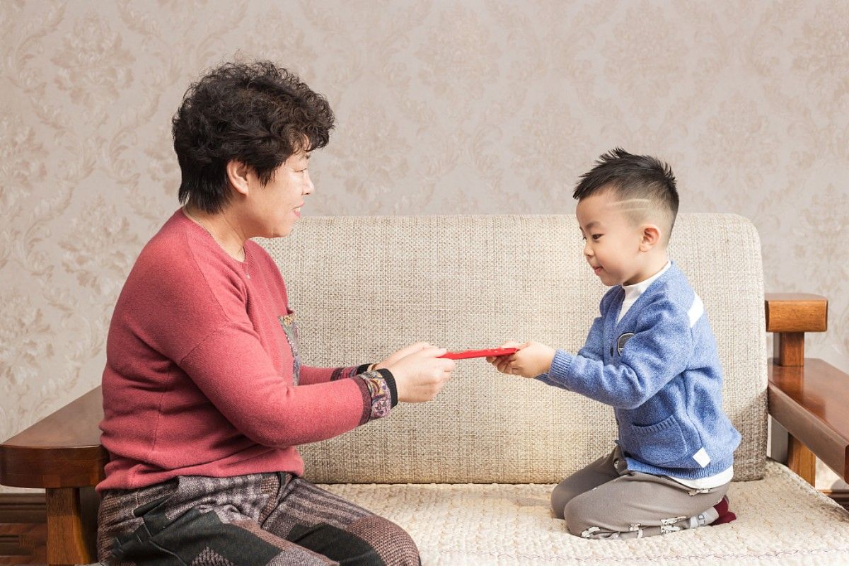 亲戚给宝宝发周岁红包怎么回复,给小孩红包怎么高情商的处理