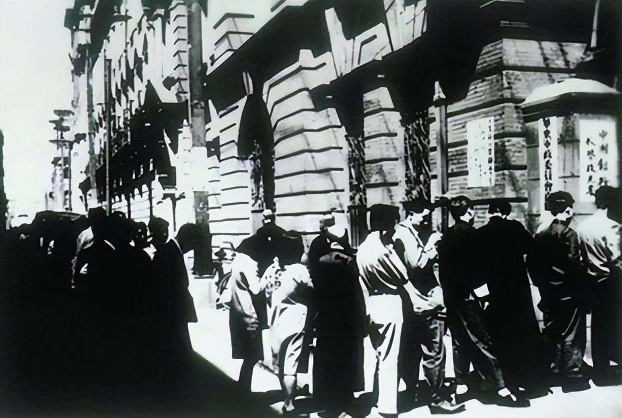 上海解放后，陈毅是如何整治黑道和*院妓**的？连蒋介石都夸他太厉害