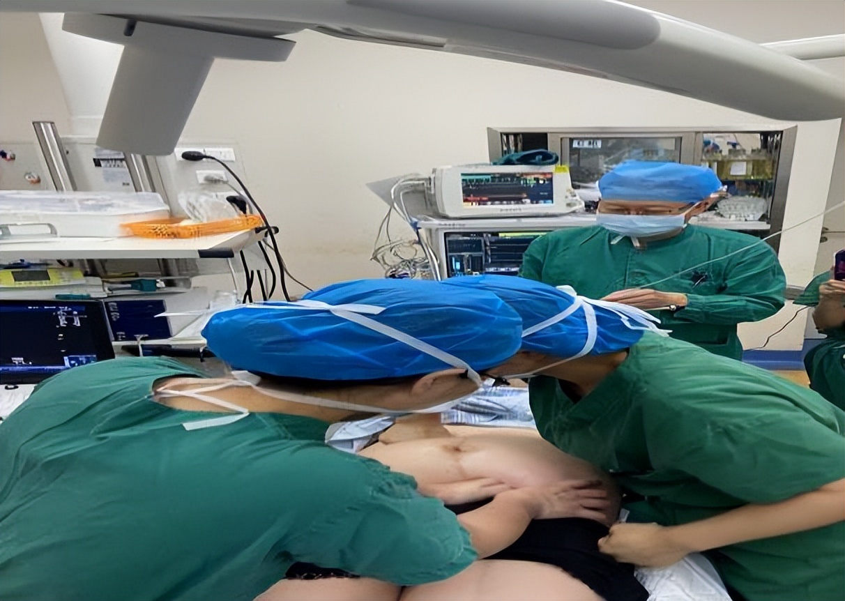 宜宾首例!“臀位”变“头位”,华西宜宾医院成功开展徒手臀位外倒转术