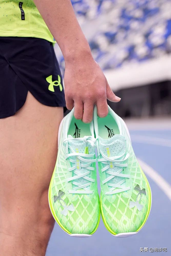 UAFLOWVelocitiElite：首款竞速碳板跑鞋的快速“出道”