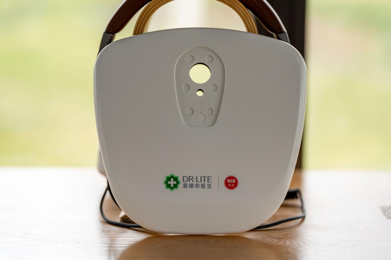 智商税还是护眼专家？爱德华医生天使之光2儿童学习润眼灯测评