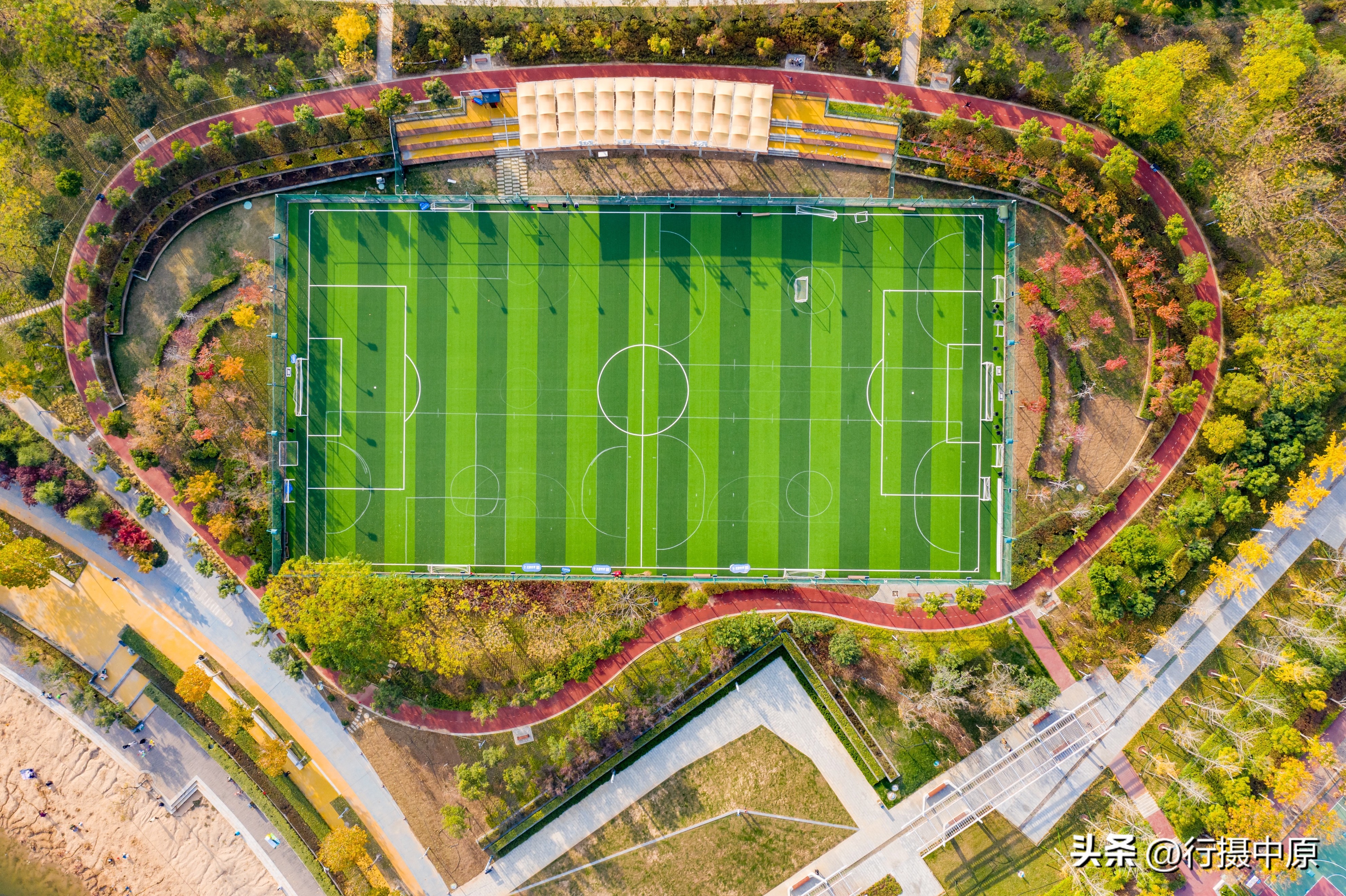 郑州这片“藏”在五彩植被之间的球场,“运动迷”值得打卡