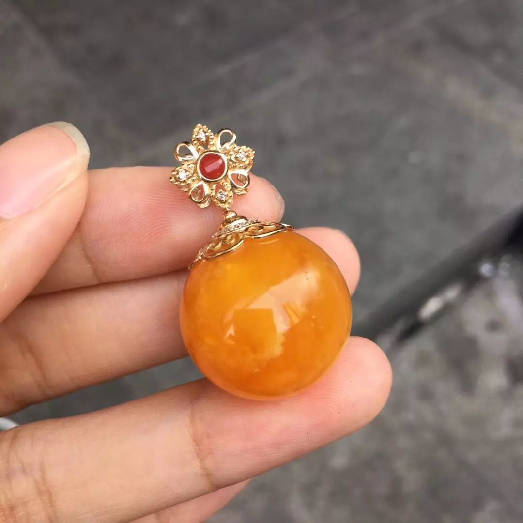 好的蜜蜡有什么特征,蜜蜡越黄越好还是越透明越好