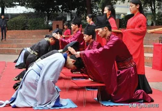 以“成人礼”攻击郑州社区女书记是天大的笑话