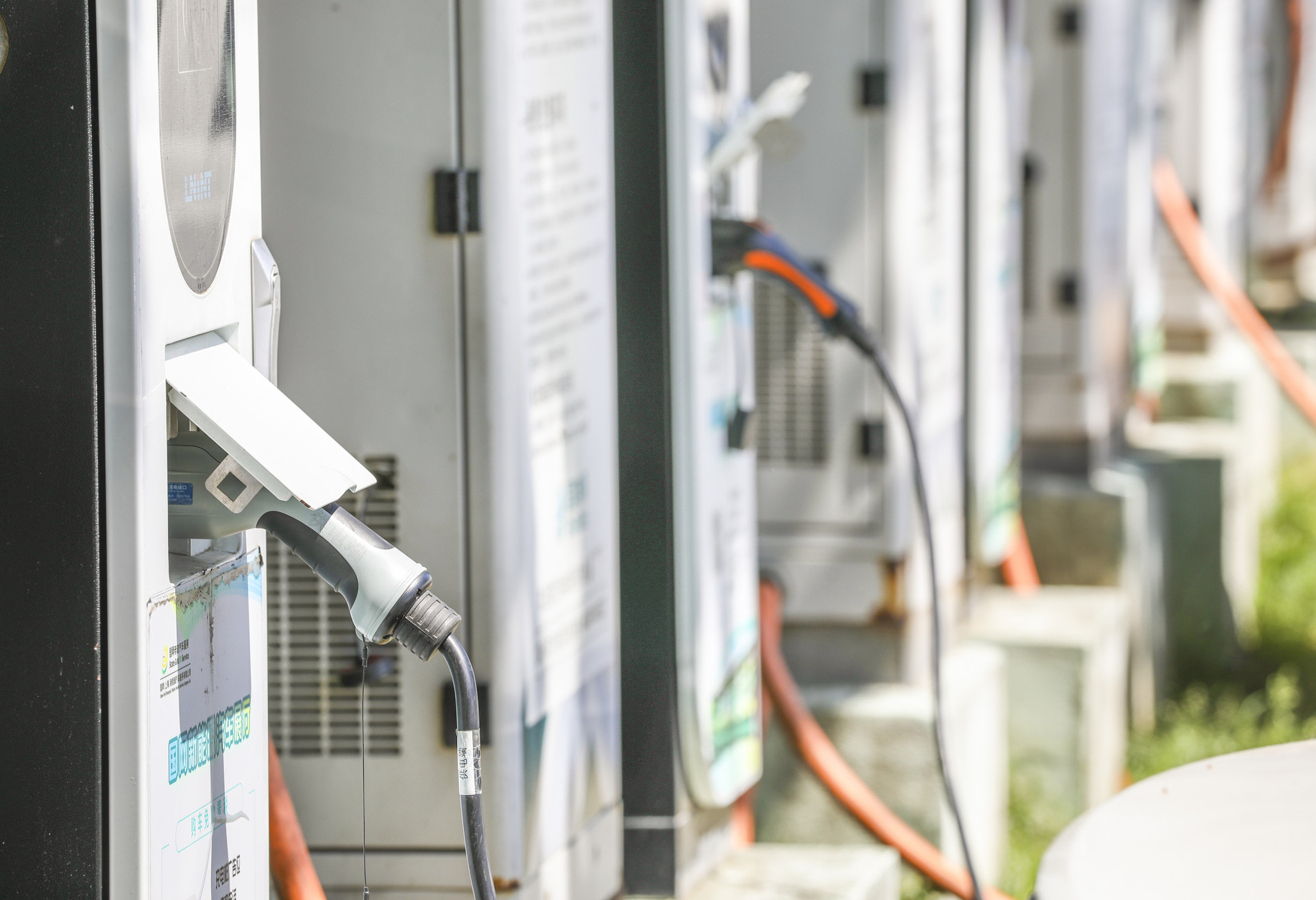 比亚迪油电混动车有什么弊端,油电混动车的缺点和危害