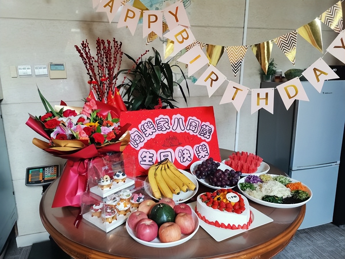 陶乐家养老丨共庆陶乐八周年，一碗生日面，情长岁安康