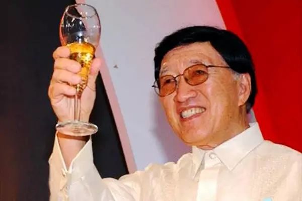 福建穷小伙到菲律宾开800家银行，遗产只留中国妻子，究竟为何？