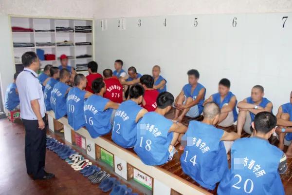 父亲打架被拘留15天影响政审吗,因打架被拘留15天算前科吗