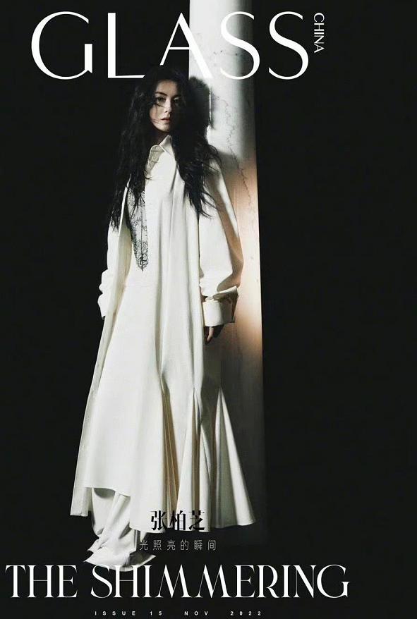 张柏芝最新广告穿的风衣配鲨鱼裤,张柏芝最新皮衣造型