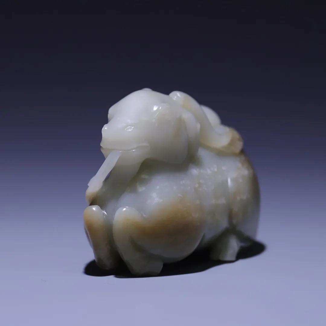 和田玉籽料卧兽,和田玉羊摆件