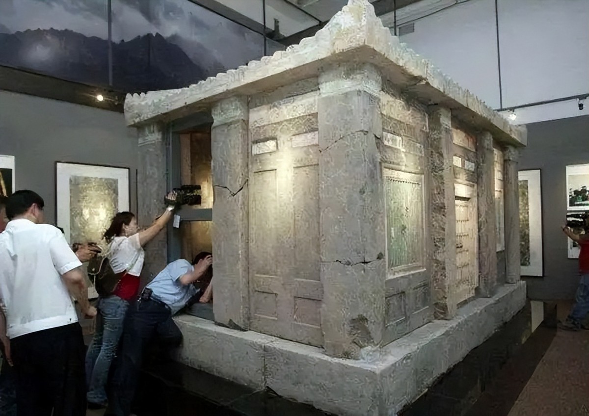 陕西考古发现古墓千年女尸,古墓挖出27吨国宝