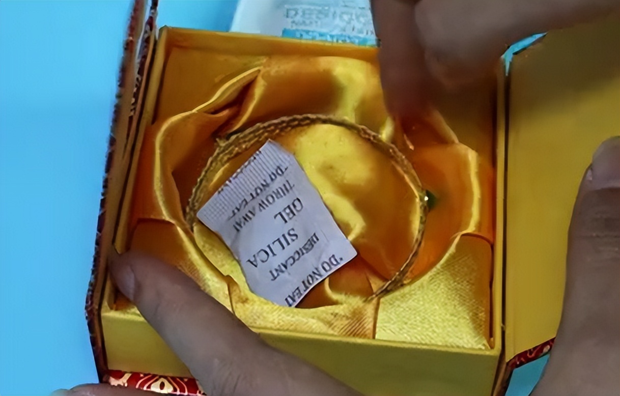 食品干燥剂别扔了，它的这些妙用，能解决家庭中的很多烦恼，真棒