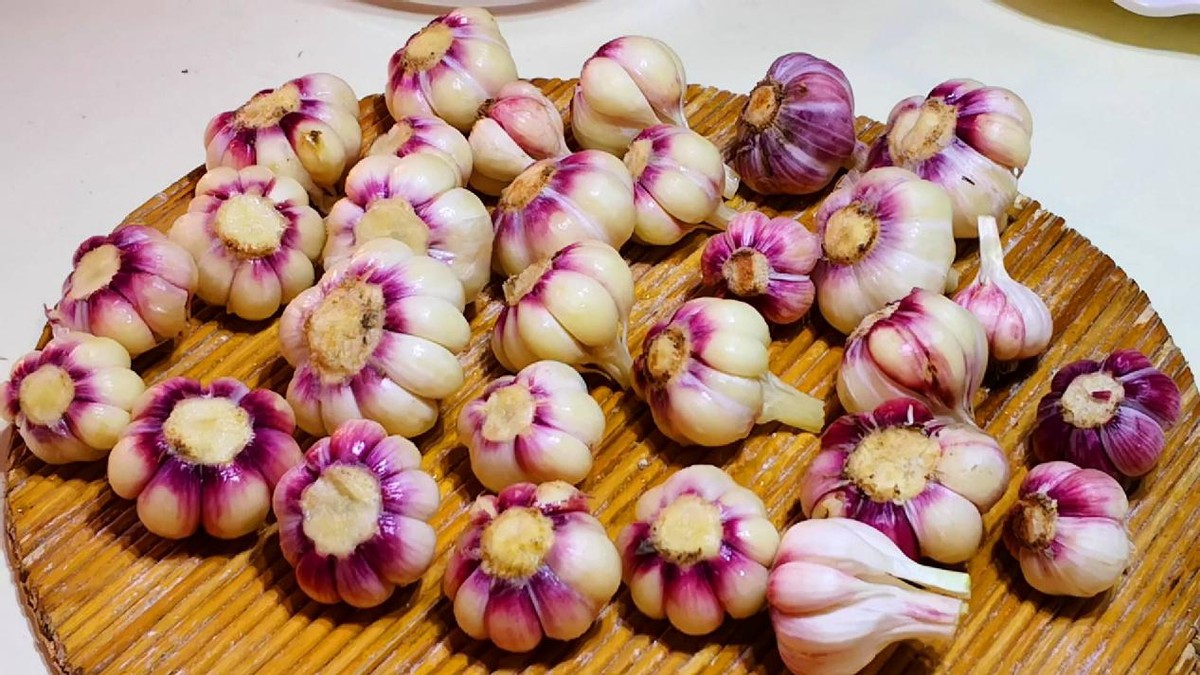 腌糖蒜只放糖和醋可以吗,腌糖蒜只放雪碧行吗