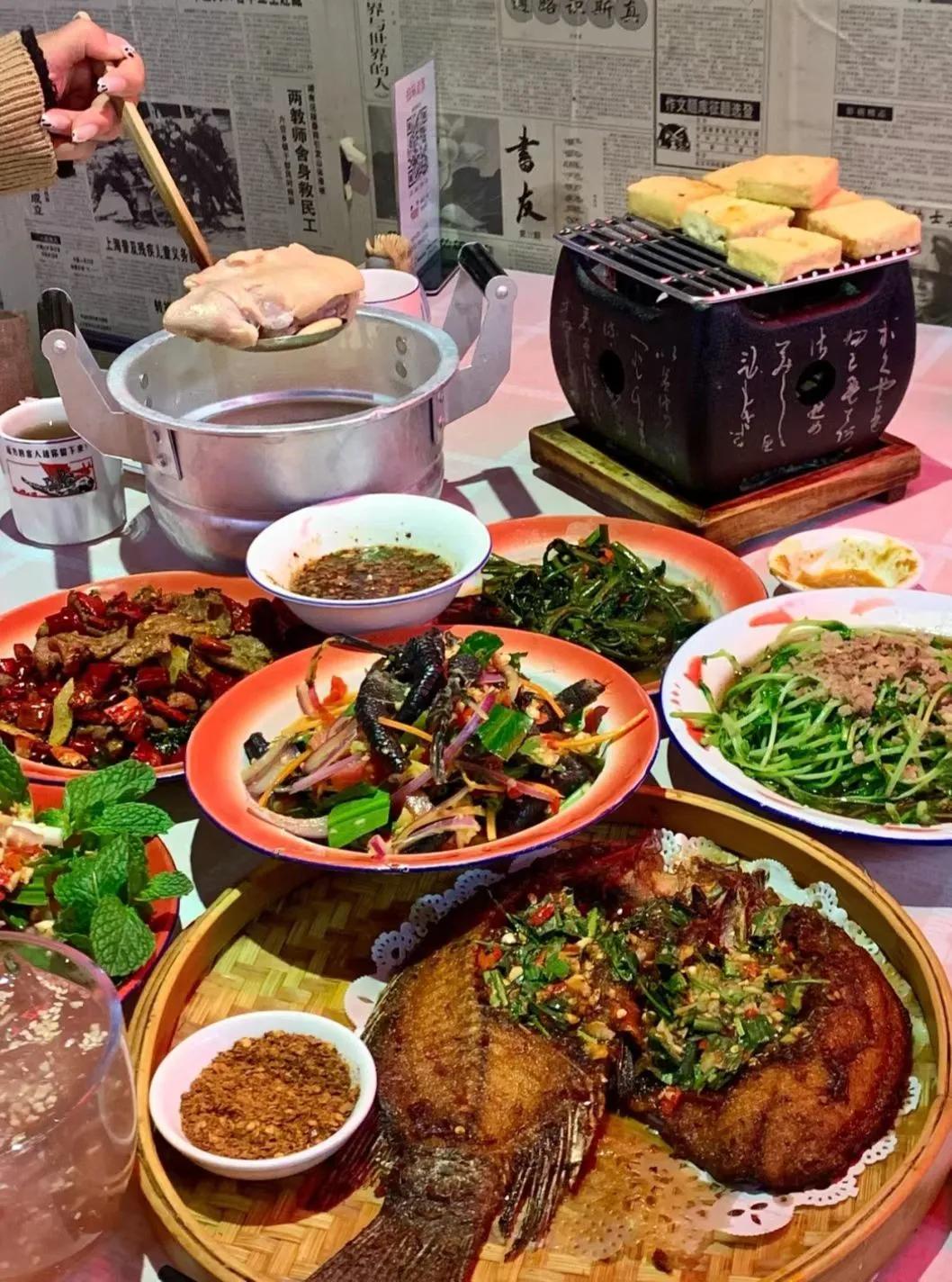 昆明市藏在巷子里的老火锅,昆明市中心藏在巷子里的小吃