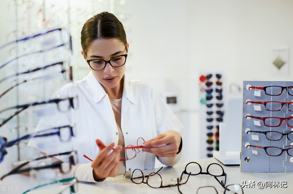 现在生意最火最好做的是什么行业,身边的4个暴利行业以后会更吃香