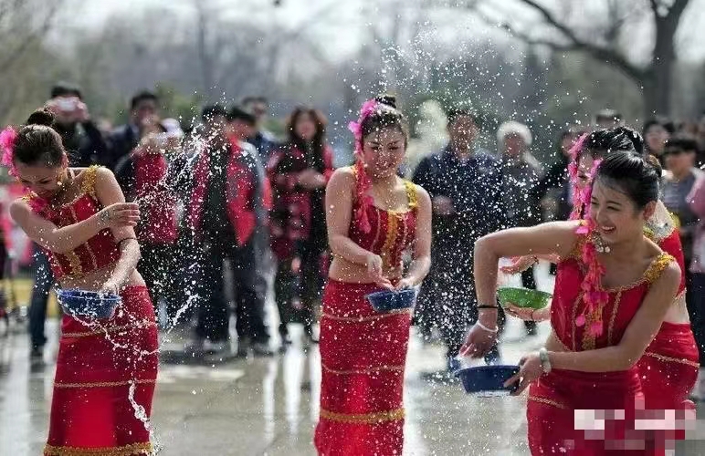 警惕！“泼水节”已成“流氓节”，专找漂亮女生下手