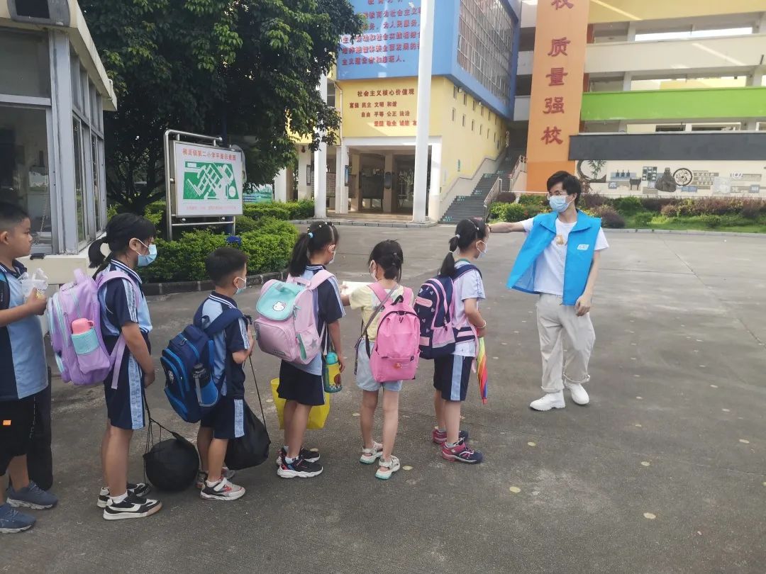 直击课外喵暑托开课首日情况：能和同学一起过暑假，太好玩了