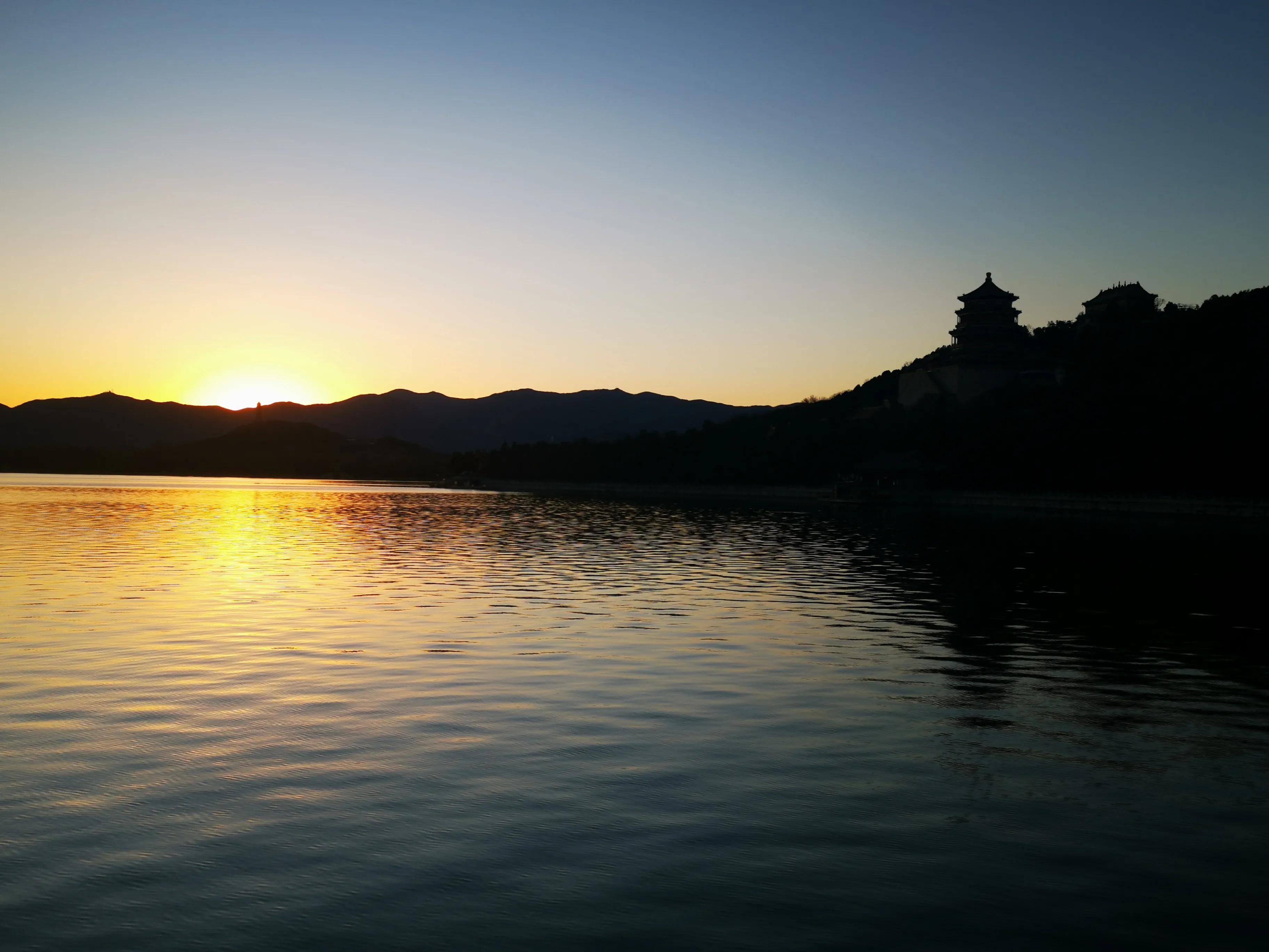 昆明湖上落日落下,北京颐和园昆明湖落日视频