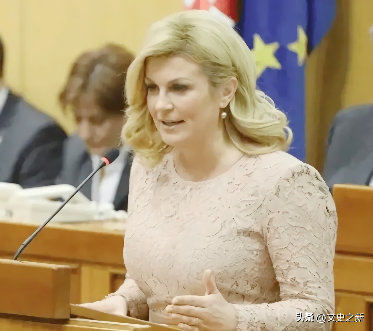 克罗地亚女总统科琳达进球庆祝,克罗地亚总统科琳达亲吻球员