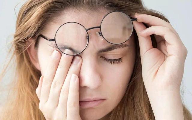 左眼皮上眼皮跳是什么预兆呢,左眼皮上眼皮跳是好运还是厄运