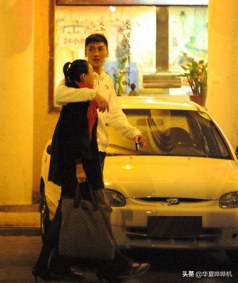 翟凌被采访,中国第一车模翟凌上快乐大本营