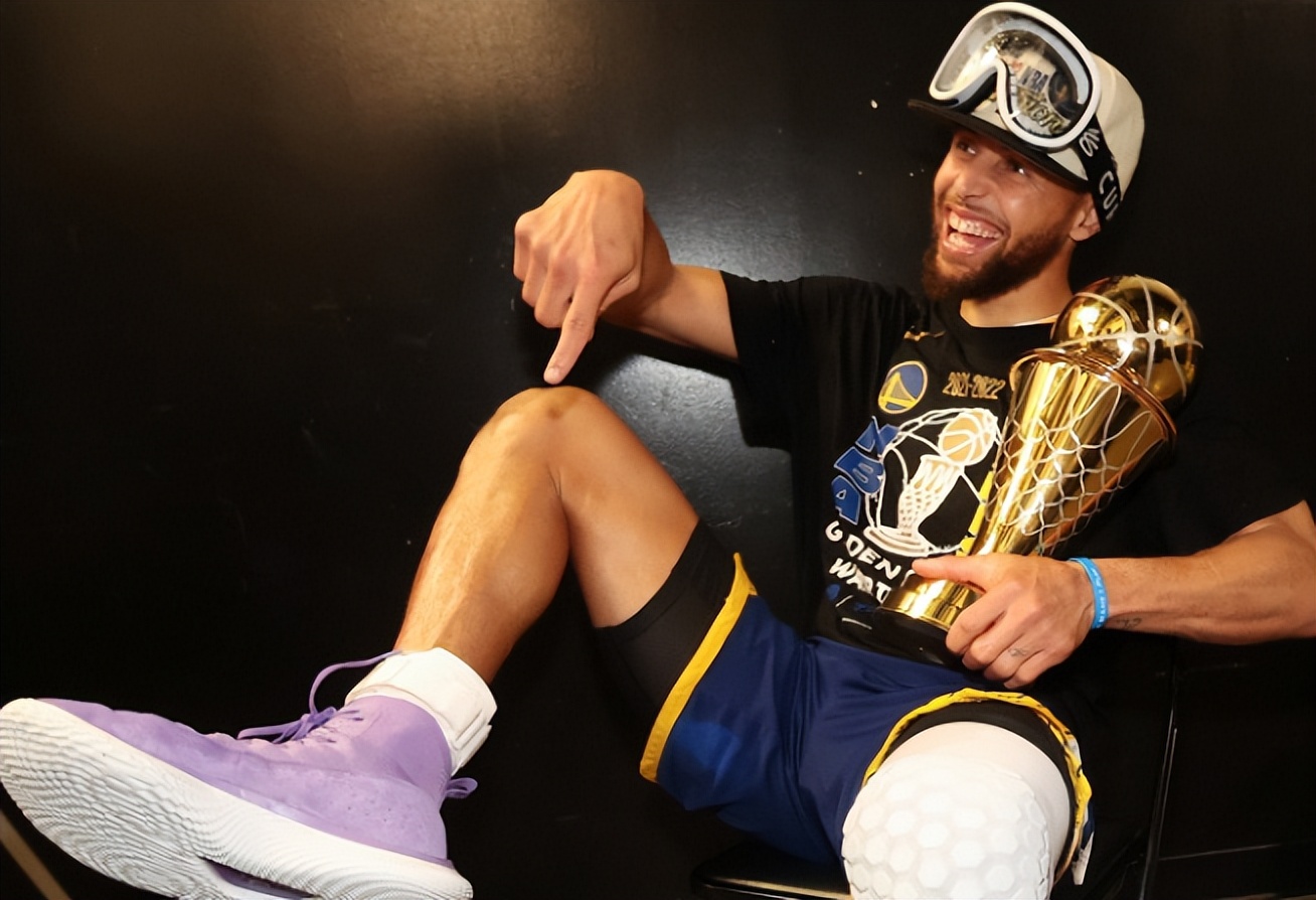 库里安德玛合同到期,库里终身续约安德玛