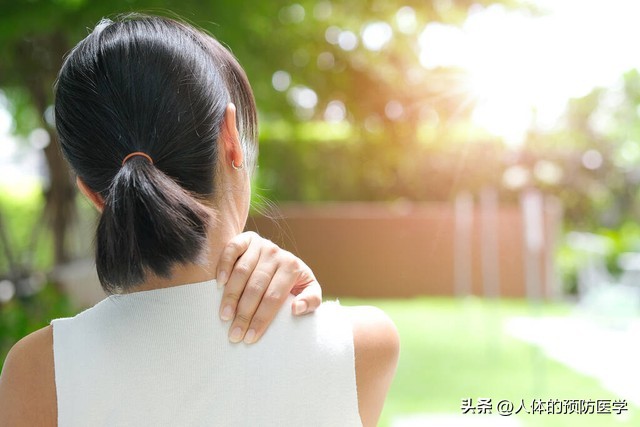 总感觉肩膀后背酸疼是什么原因,后背沉重怎么回事