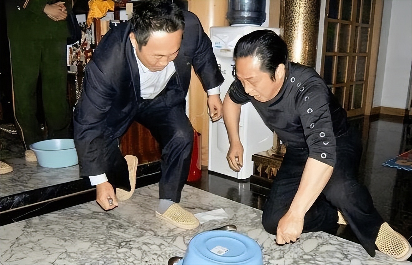 气功大师王林灭亡史,骗财骗色几十年,被捕后*妇情**为救他*引勾**民警