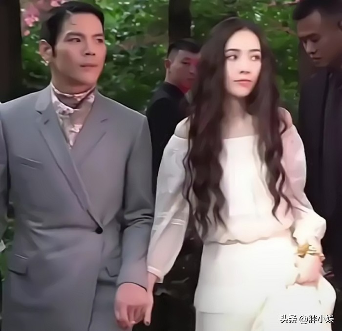 向佐郭碧婷最新消息和照片,向佐郭碧婷甜蜜依偎肤色差距明显